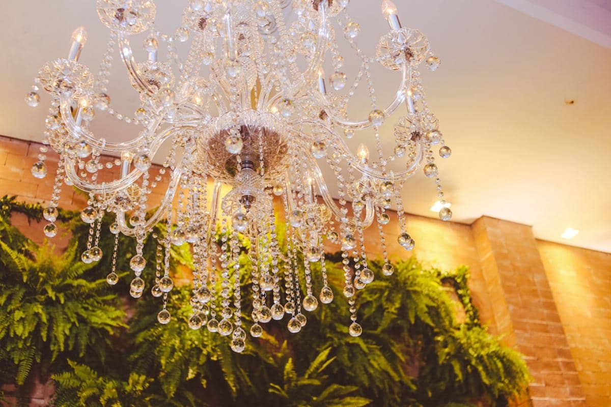 ilustrasi chandelier kristal modern