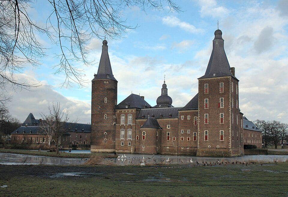 Kastil Hoensbroek di Belanda