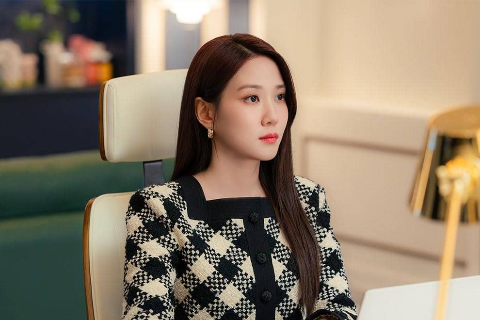 7 Dilema yang Dirasakan Cheon Yeo Ri di Drakor Spooky in Love