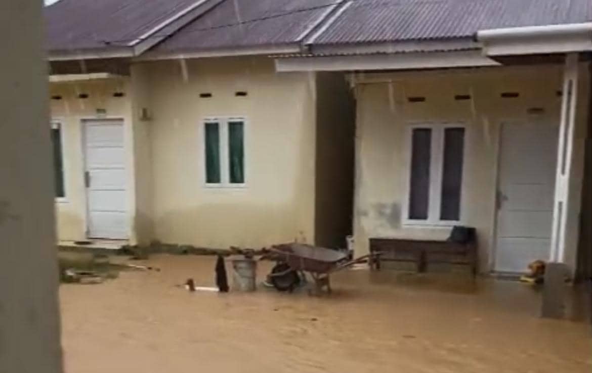 Banjir genangi rumah warga di daerah Kuranji, Kota Padang (Foto: Istimewa)