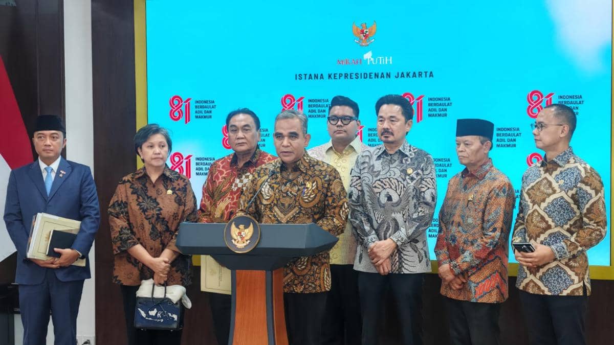 Konferensi pers pimpinan MPR RI usai bertemu Presiden Prabowo Subianto di Istana Kepresidenan Jakarta, Senin (3/8/2026). (IDN Times/Ilman Na