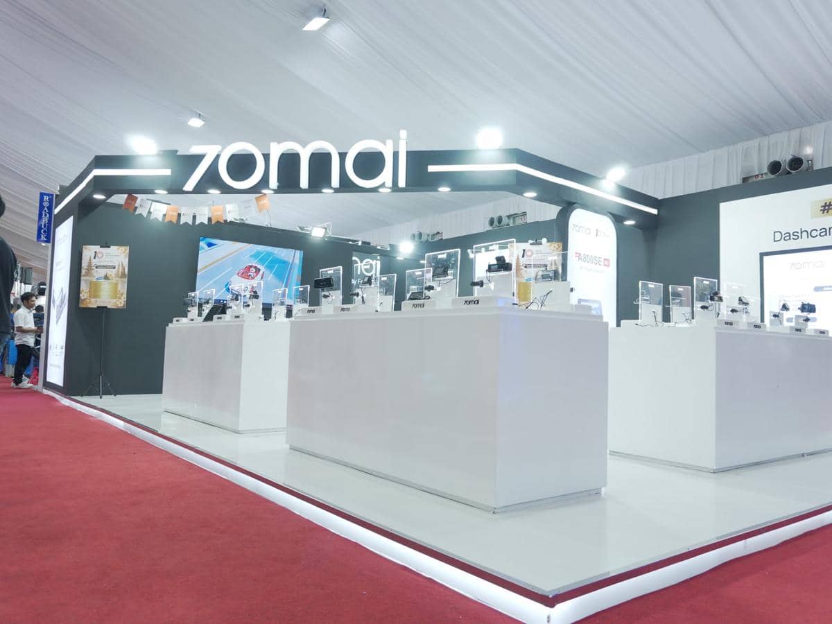 Booth 70mai di ajang GIIAS 2026 dengan area pameran bermerek yang disiapkan untuk menyambut para pengunjung acara.