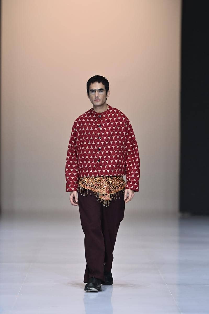 Indonesia Fashion Week 2026 yang diselenggarakan di Jakarta Convention Center, Jakarta Pusat, pada Kamis (30/7/2026)