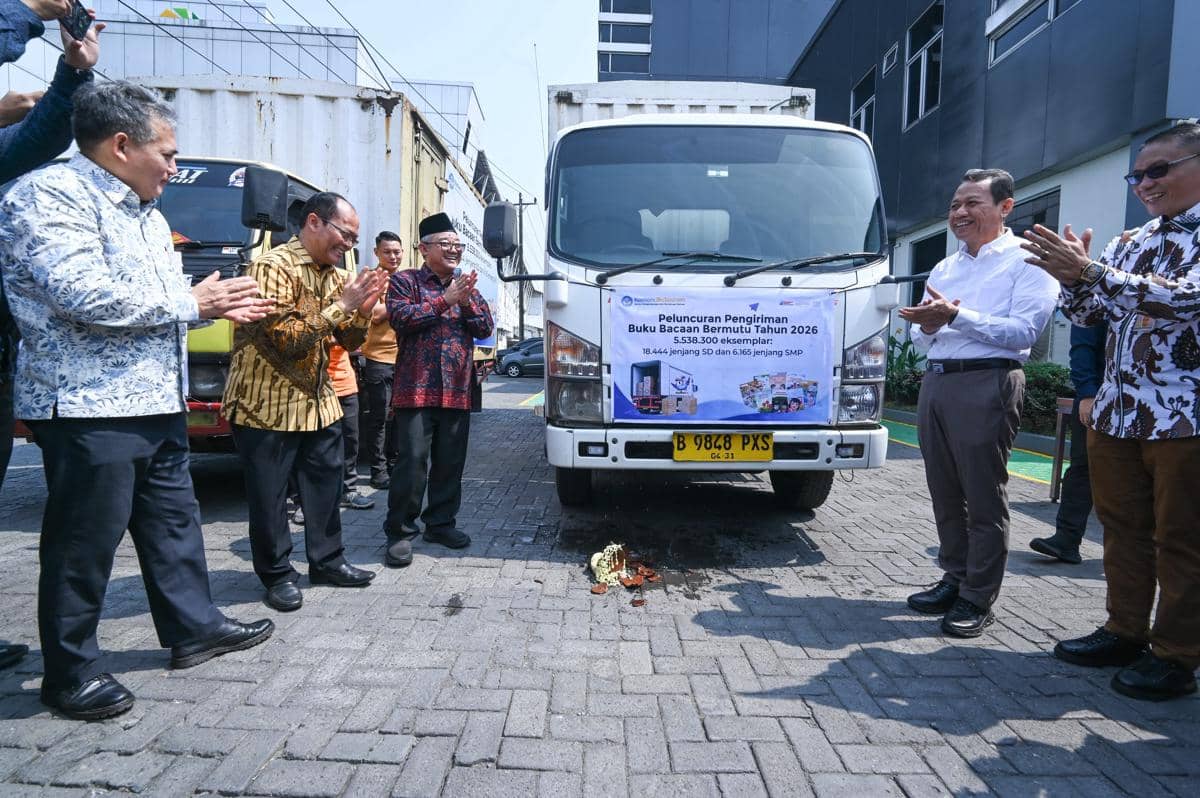 Mendikdasmen Kirim 5,5 Juta Buku ke 24 Ribu SD dan SMP 38 Provinsi