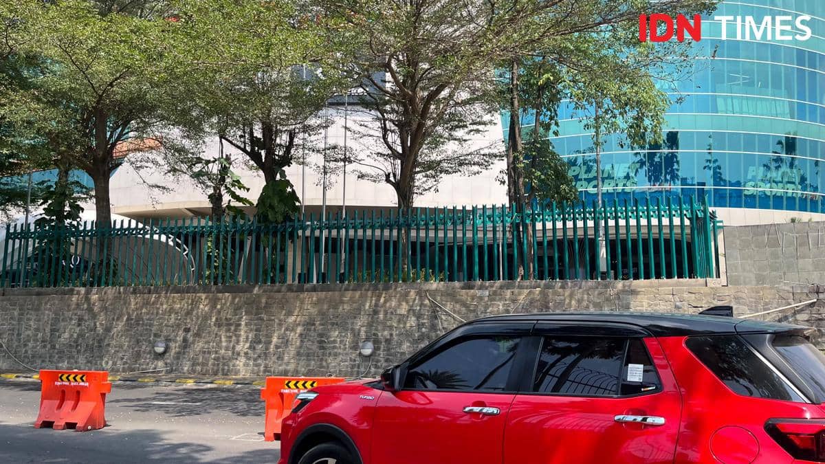 Pagar pembatas terpasang di area Pakuwon Mall Jogja untuk membatasi akses ke salah satu bagian pusat perbelanjaan.