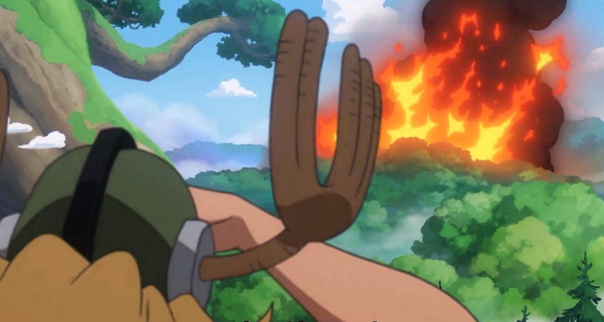 Chopper dari One Piece memandang kebakaran yang melalap hutan, dengan api dan asap terlihat di antara pepohonan.