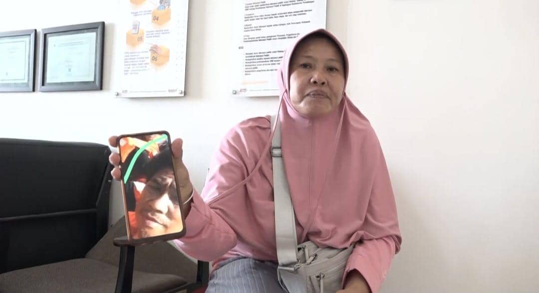 Keluarga Penumpang KMP Mutiara Santosa 2 Datangi KSOP Makassar
