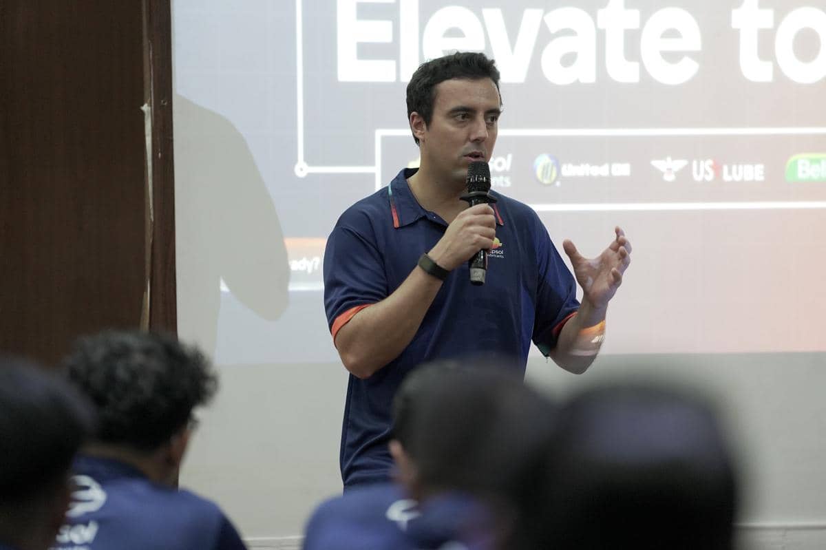 Visual terkait strategi Repsol dalam membangun ekosistem bisnis berkelanjutan melalui berbagai inisiatif perusahaan.