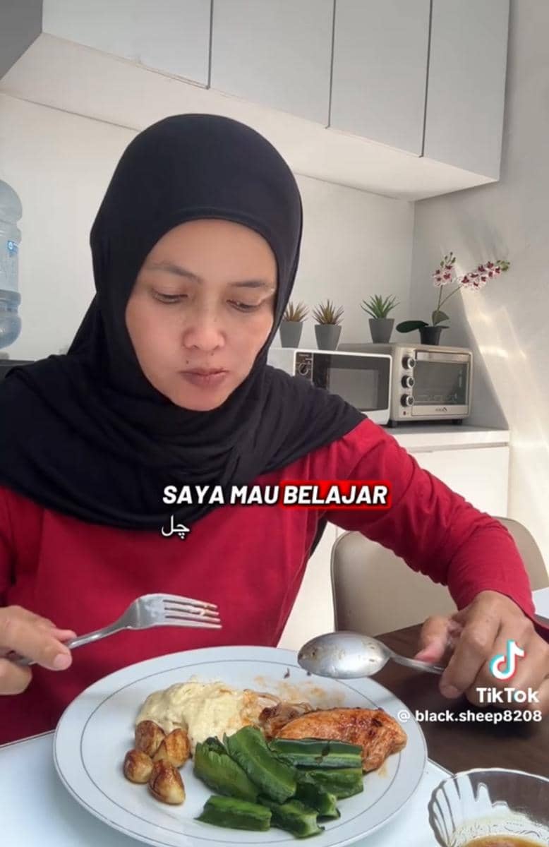 Tangkapan layar video TikTok dari akun @black.sheep8208 yang menjelaskan tren “Saya Ganti Kimpul”.