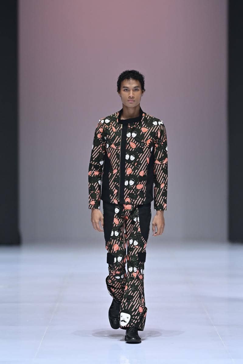 i Indonesia Fashion Week 2026 yang diselenggarakan di Jakarta Convention Center, Jakarta Pusat, pada Kamis (30/7/2026)