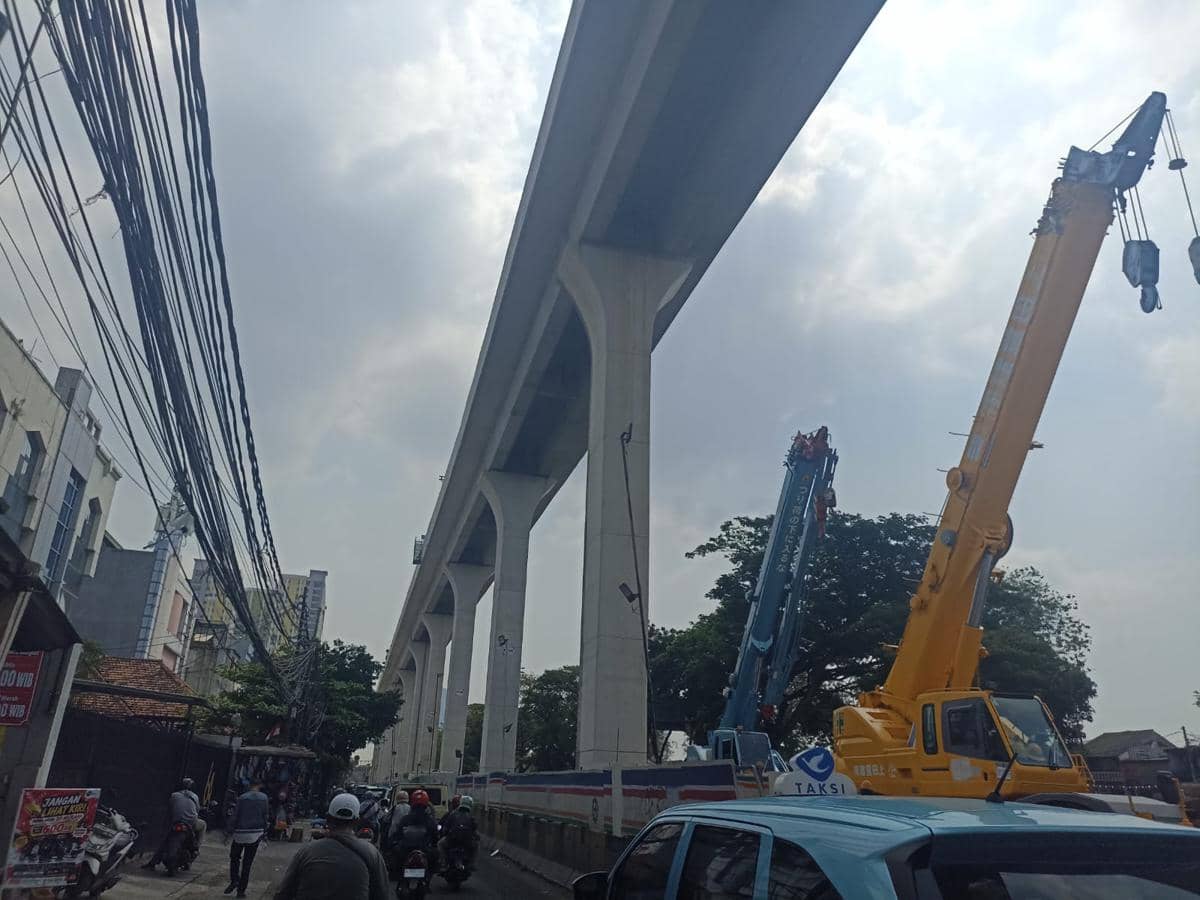 Proyek LRT Jakarta Manggarai Velodrome.