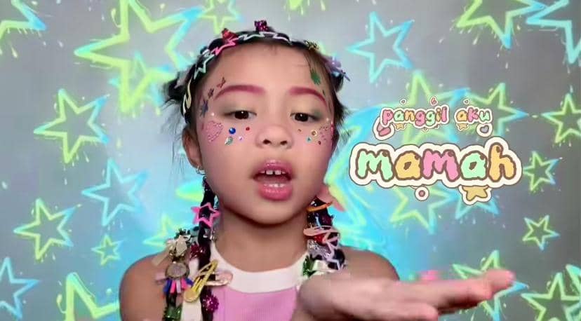 Potret anak artis dengan riasan centil bergaya Naykilla, diunggah melalui akun Instagram Aurelie Hermansyah.