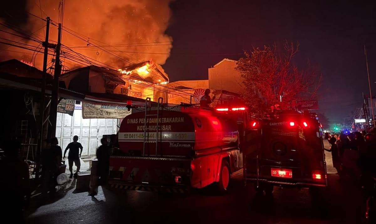 4 Rumah di Panakkukang Makassar Terbakar, Mobil dan 2 Motor Ikut Hangus
