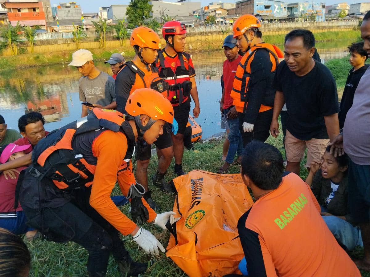 Cekcok dengan Pacar, Pemuda Ditemukan Tewas Tenggelam di Kali BKB