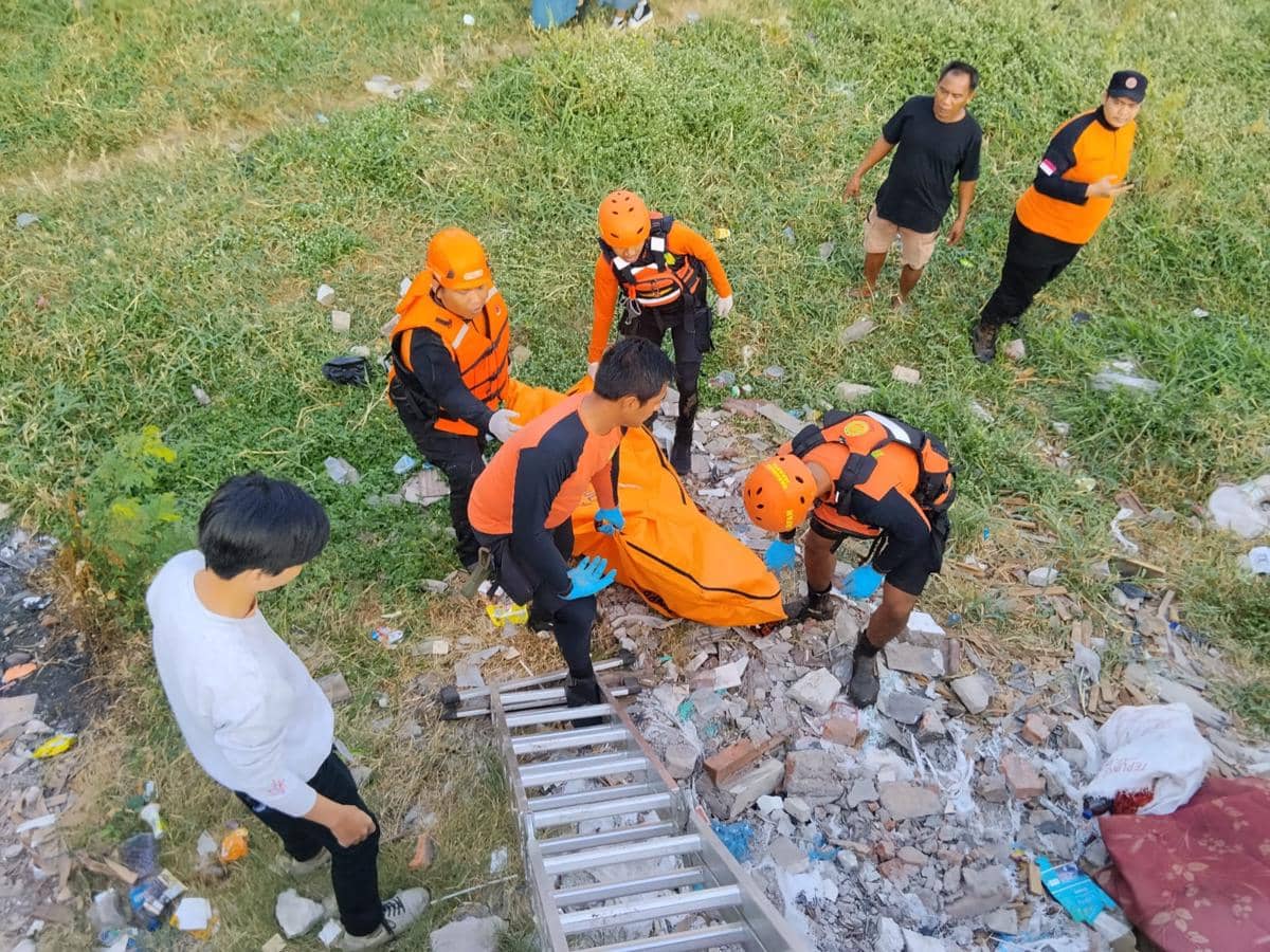Cekcok dengan Pacar, Pemuda Ditemukan Tewas Tenggelam di Kali BKB