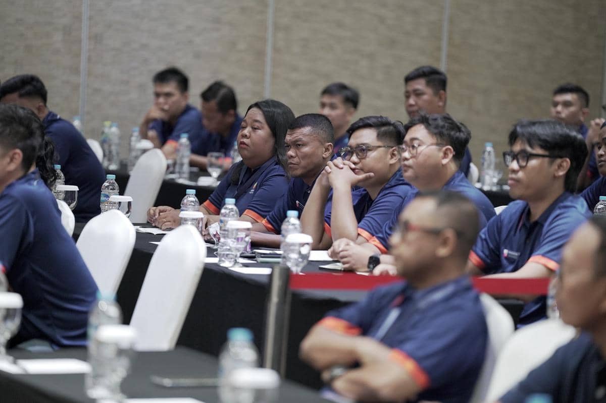 Program pengembangan kompetensi yang dirancang untuk mendukung mitra bisnis Repsol dalam kegiatan profesional.