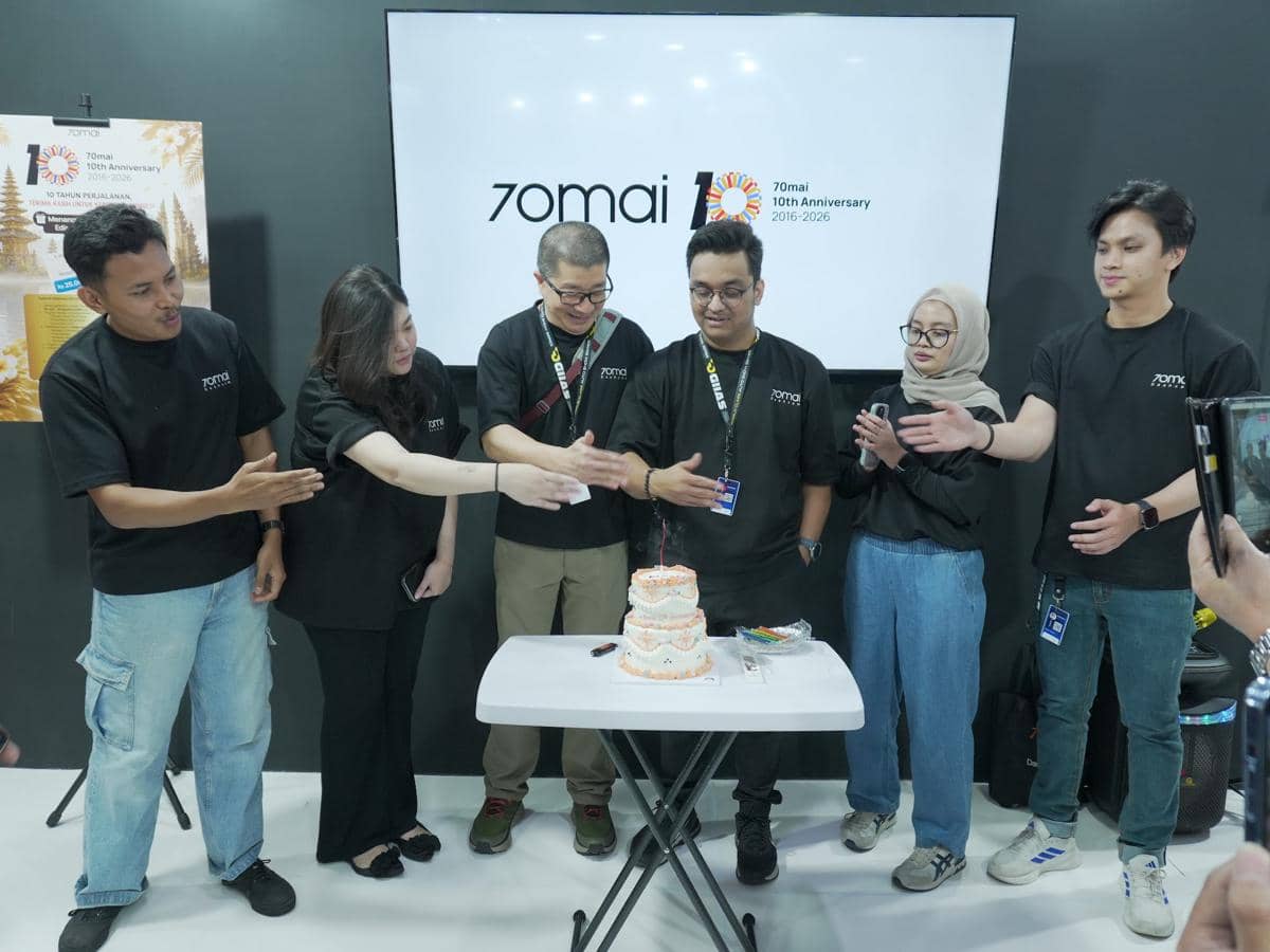 Perayaan hari jadi ke-19 70mai berlangsung di area pameran GIIAS 2026 dengan dekorasi dan identitas merek 70mai.
