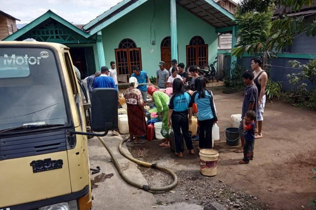 Sumur Mulai Kekeringan, Warga di Pagar Alam Tempuh 5 Km Ambil Air