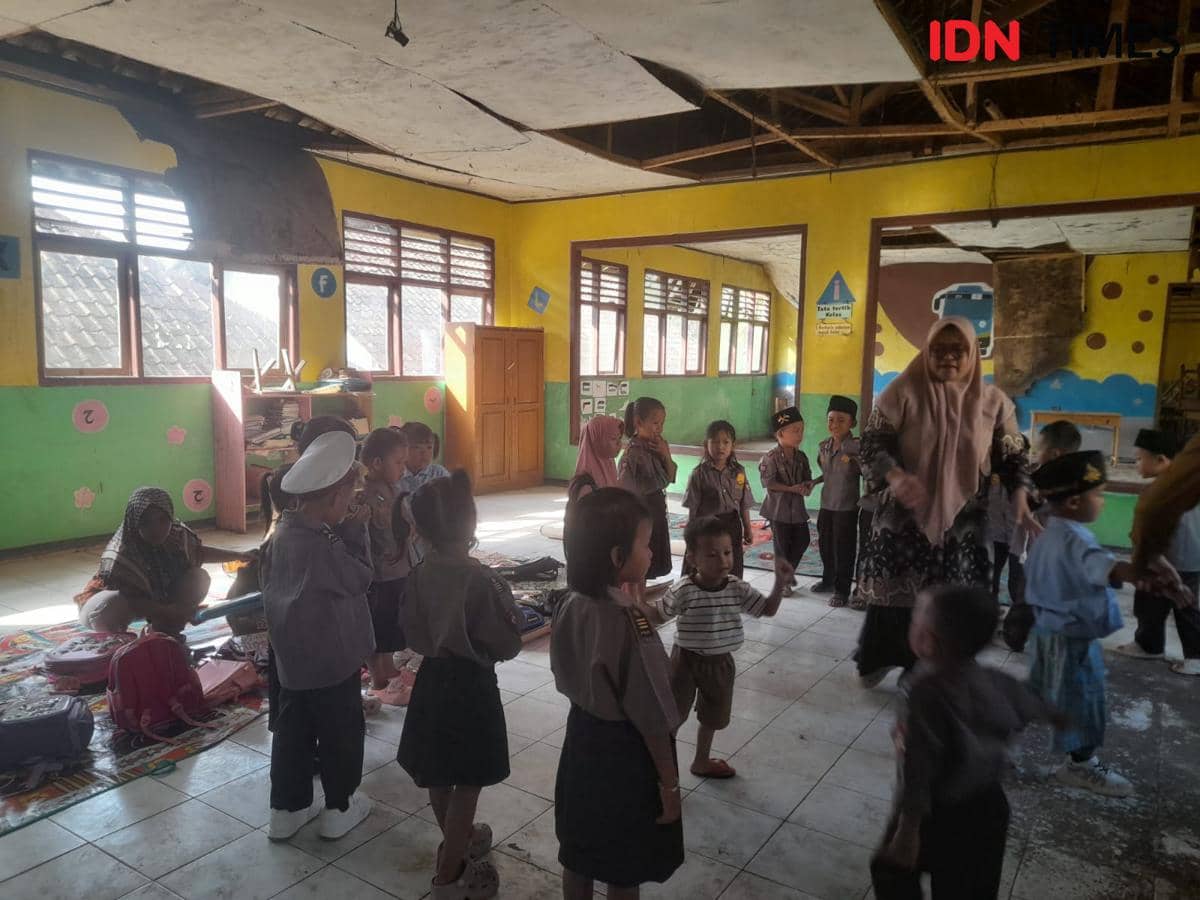 Puluhan Murid PAUD di Lebak Belajar di Kelas Rusak (Dok. IDN Times/Sandi)