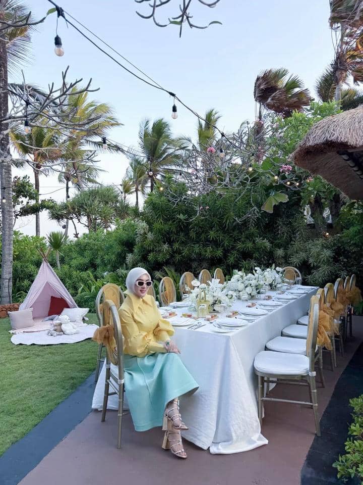 Syahrini merayakan ulang tahun bersama Baby R di Bali dalam momen yang dibagikan melalui akun Instagram.
