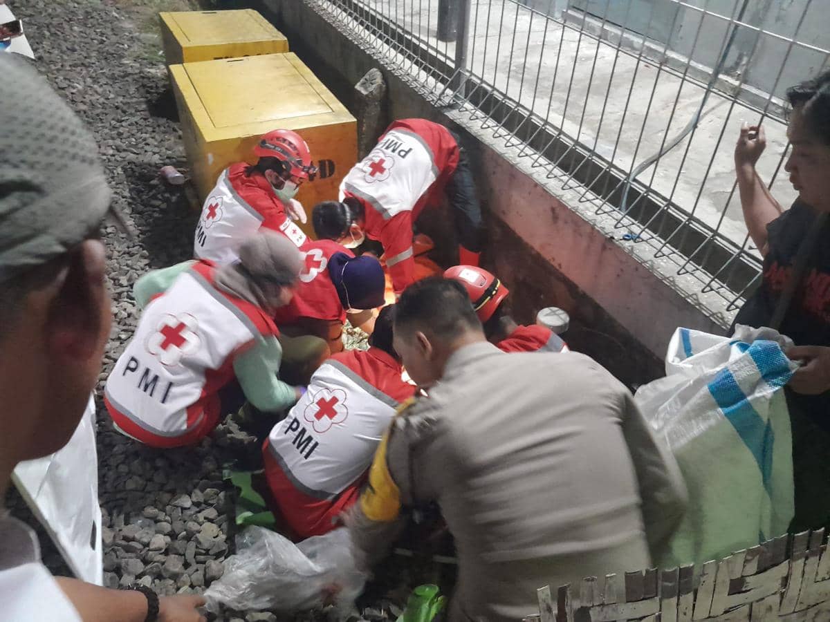 Lokasi kejadian seorang lansia tertemper kereta di jalur rel sebelah timur Fly Over Janti, Caturtunggal, Kapanewon Depok, Kabupaten Sleman, Minggu (2/8/2026). (Dok. Istimewa)