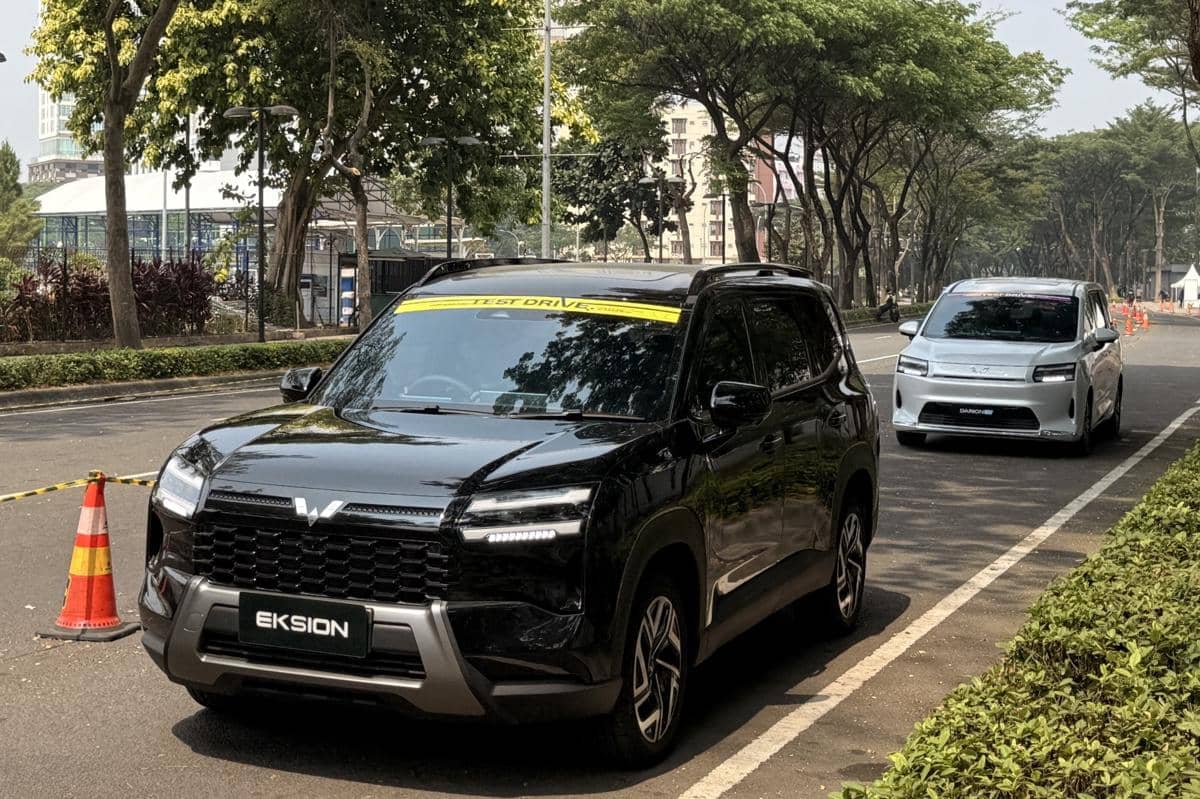 Area test drive Wuling di GIIAS 2026 menyediakan unit kendaraan bagi pengunjung yang ingin mencoba mobil.