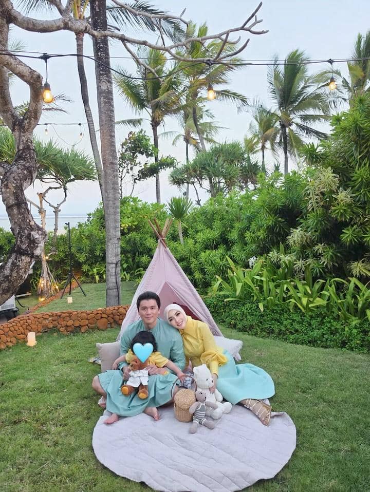 gaya Syahrini dan keluarga di momen ulang tahun anaknya