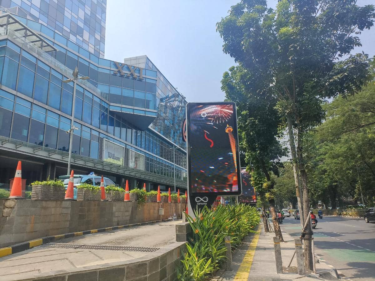 Pagar tinggi di Mall Kota Kasablanka dipugar, Senin (3/8/2026).