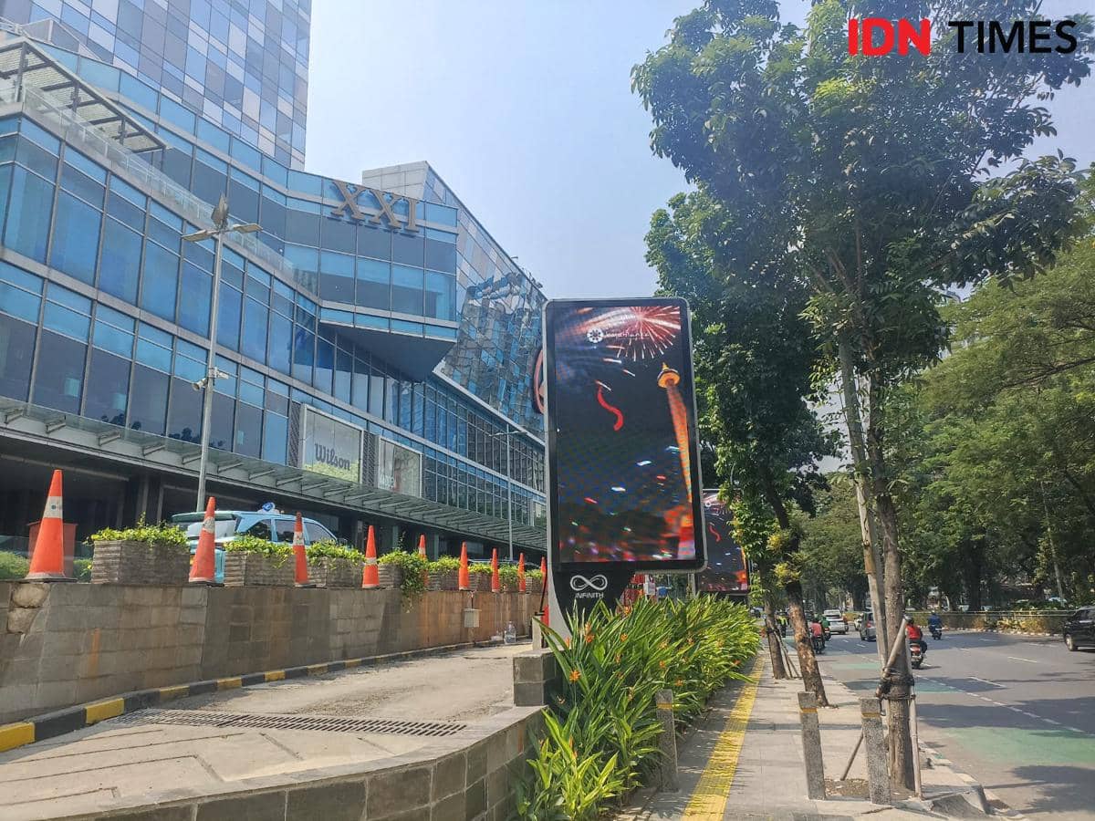 Pagar tinggi di Mall Kota Kasablanka dipugar, Senin (3/8/2026).