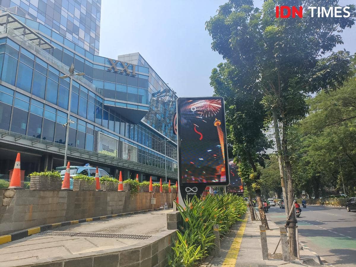 Pagar tinggi di Mall Kota Kasablanka dipugar, Senin (3/8/2026). 