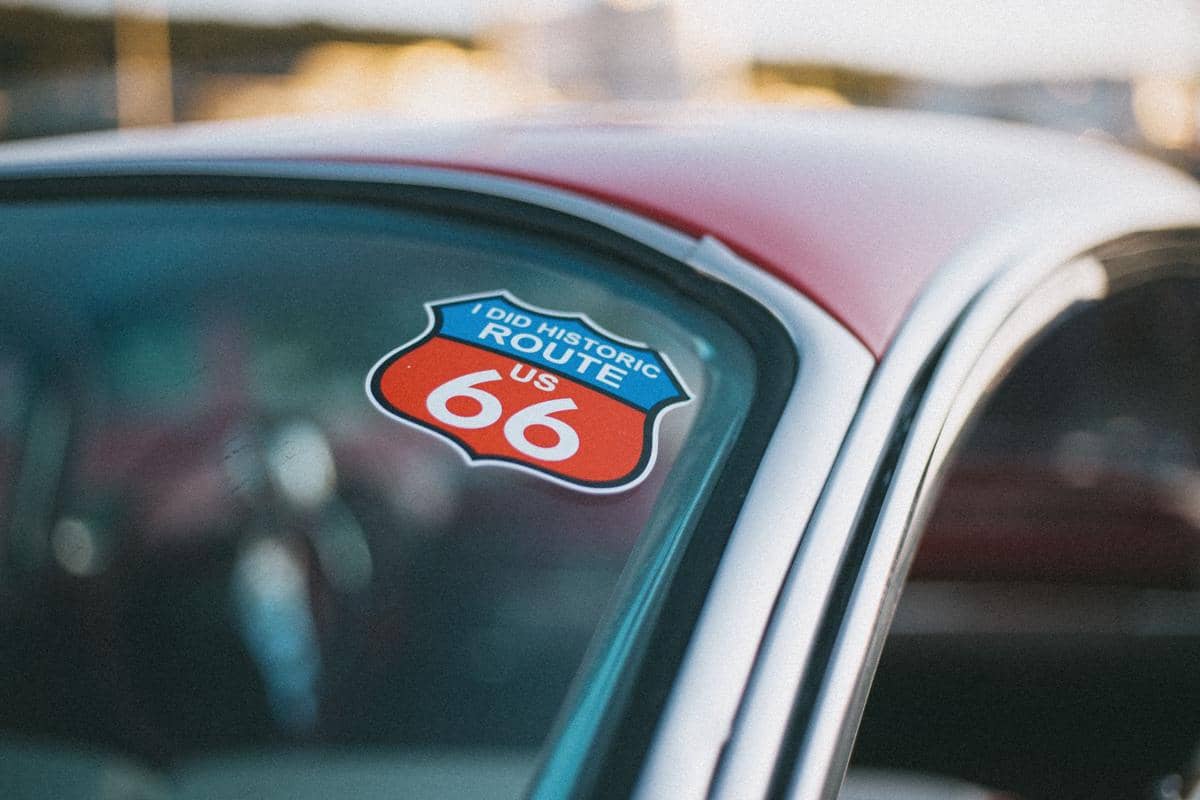 ilustrasi stiker mobil