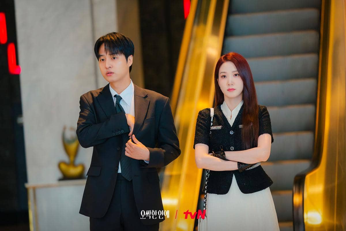 Cuplikan adegan drama Spooky in Love yang dibagikan melalui akun X CJnDrama, memperlihatkan suasana dalam serial tersebut.