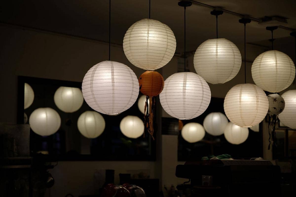 ilustrasi lampu gantung kertas washi
