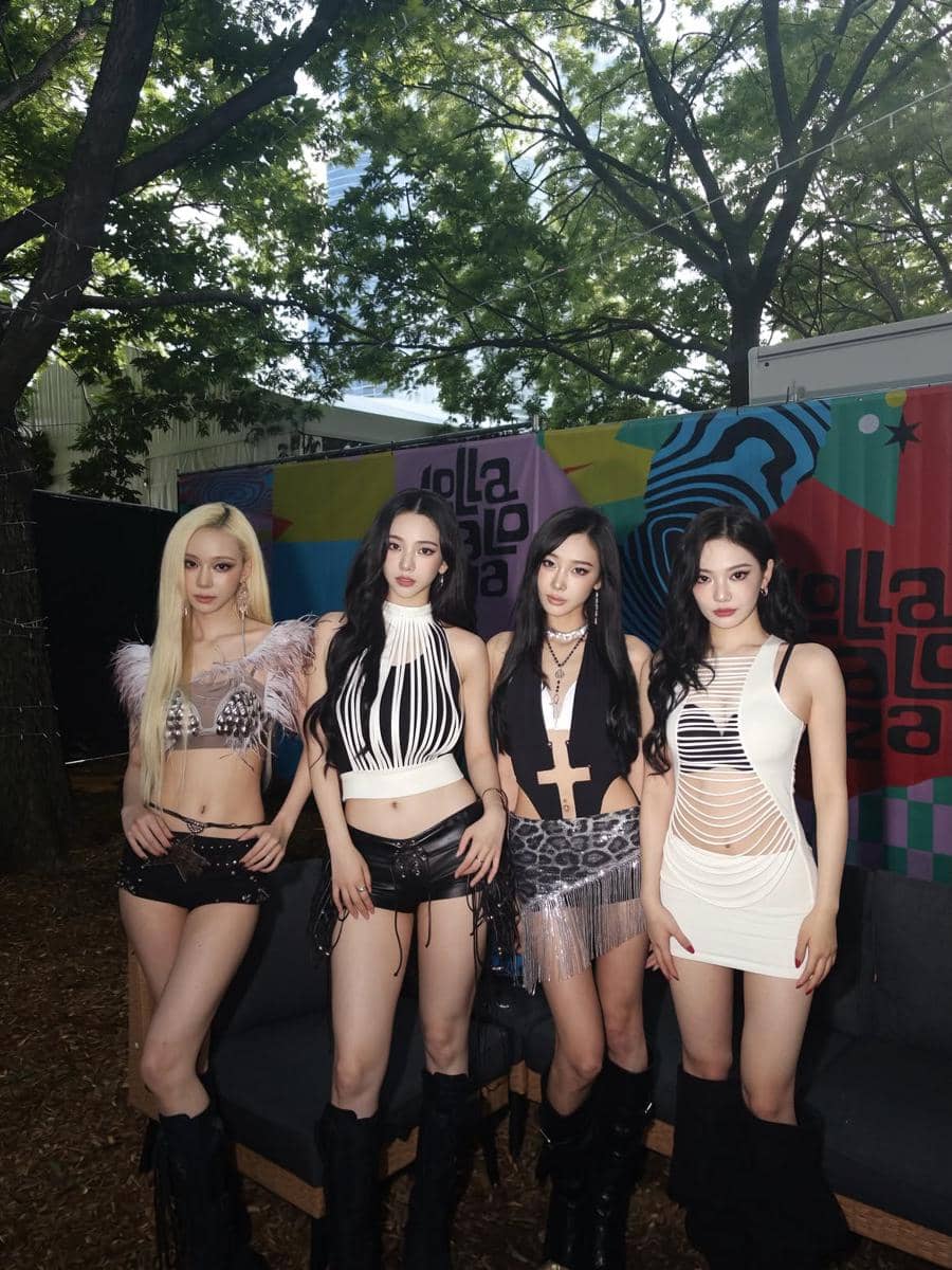 Potret grup K-pop aespa saat menghadiri festival musik Lollapalooza Chicago 2026, dibagikan melalui Instagram resmi.