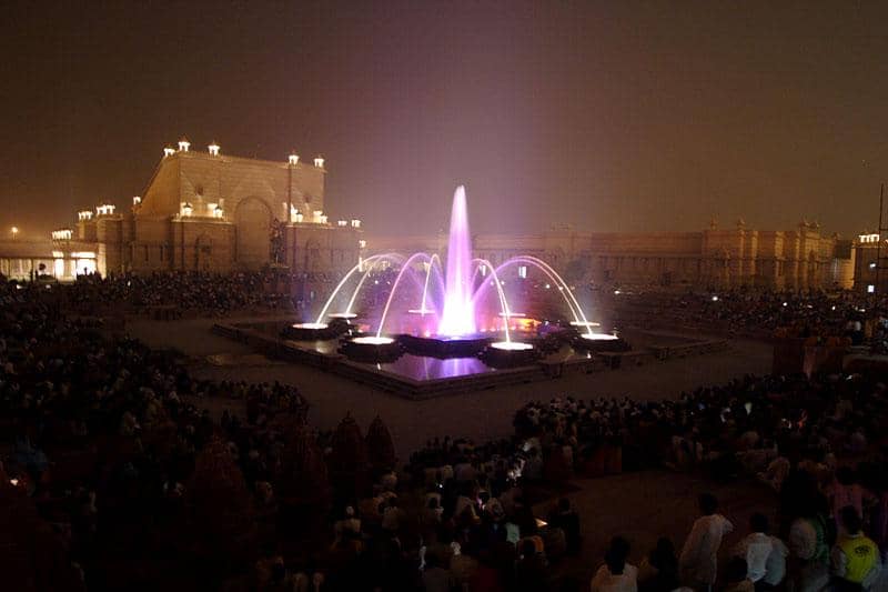 Pertunjukan Air Sahaj Anand di Kuil Swaminarayan Akshardham.
