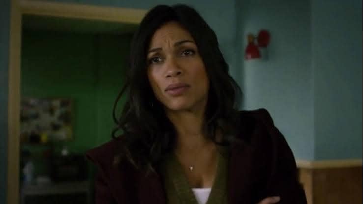 Rosario Dawson tampil sebagai Claire Temple, karakter yang ia perankan dalam sebuah adegan serial televisi.