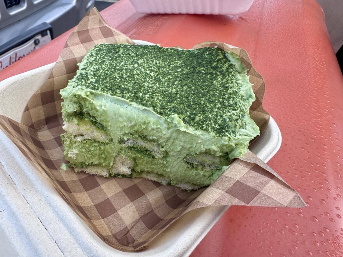ilustrasi tiramisu matcha