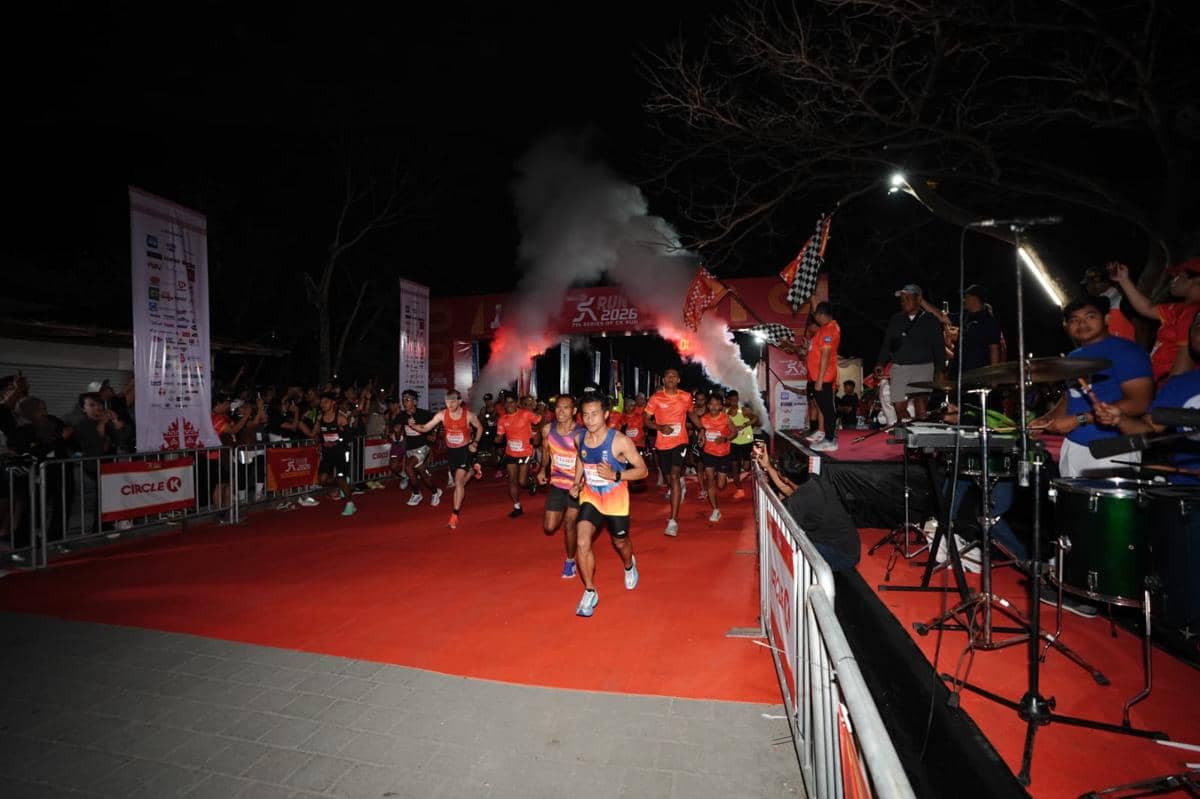 Peserta dan panitia merayakan selesainya kegiatan CK Run 2026 yang berlangsung di Bali.