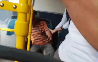 Viral Petugas Transjakarta Turunkan Penumpang Tunawisma Gegara Bau