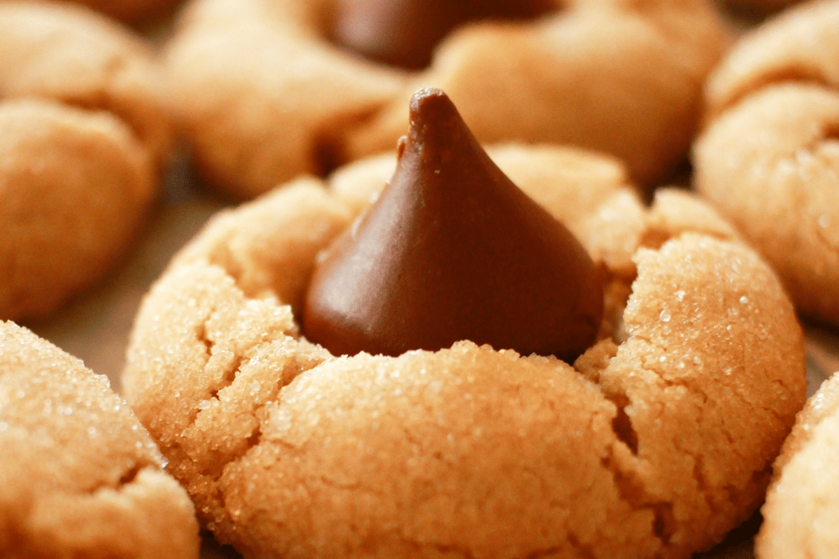ilustrasi camilan peanut butter blossoms
