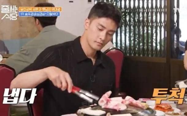 Aktor Sung Hoon tampil dalam cuplikan program televisi Lined Up Restaurants produksi stasiun tvN Korea.