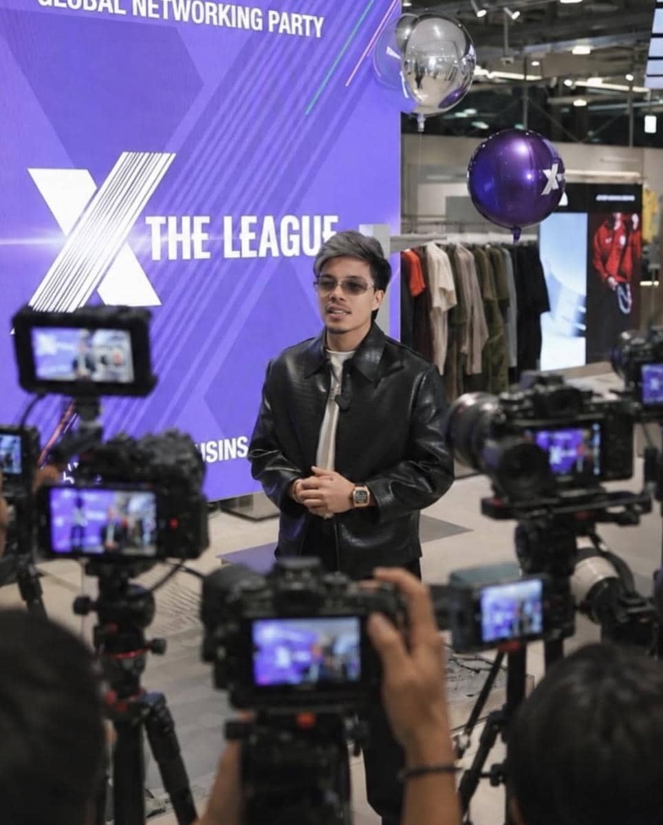 Atta Halilintar menerima penghargaan dari X The League dalam unggahan yang dibagikan melalui akun Instagramnya.