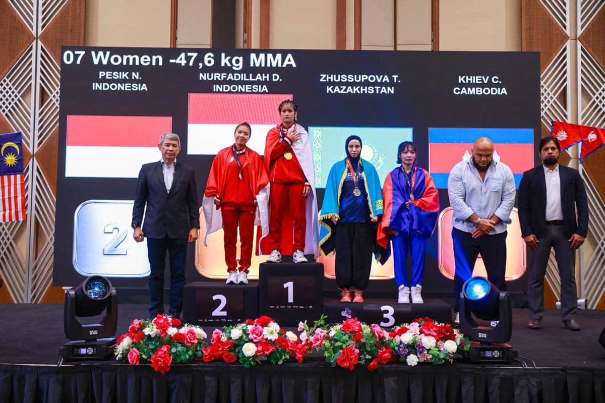Tim MMA Indonesia berpose bersama usai menorehkan prestasi di ajang GAMMA Asian Championships 2026.