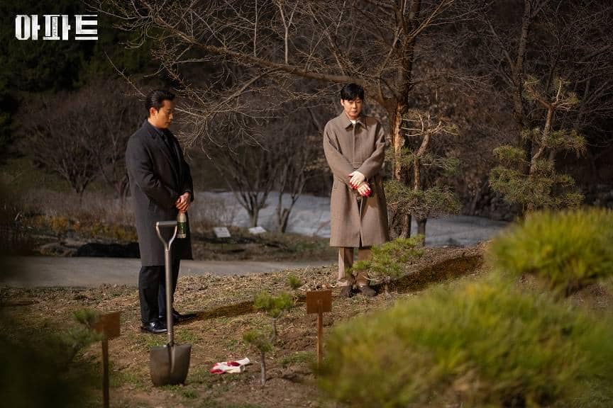 Adegan drama Korea The Apartment Job dalam cuplikan dokumentasi JTBC untuk materi promosi serial tersebut.