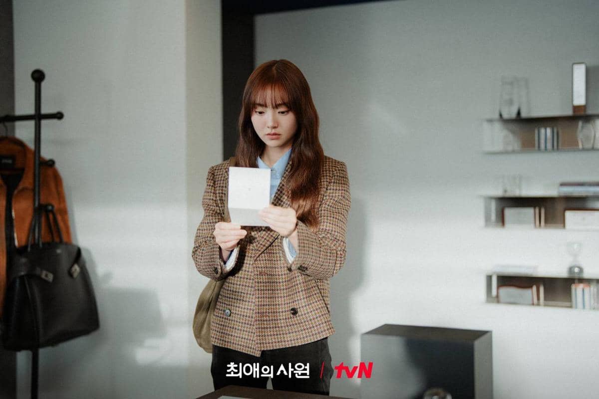 Adegan dalam drama Korea My Bias, My Boss, serial produksi tvN, pada cuplikan materi promosi resmi.