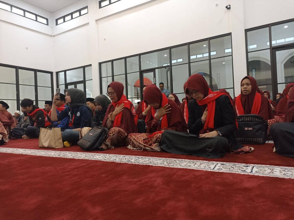 Kisah Zahra dan Kembar Yoga-Yogi, Pekerja HS Group yang Berhasil Umrah
