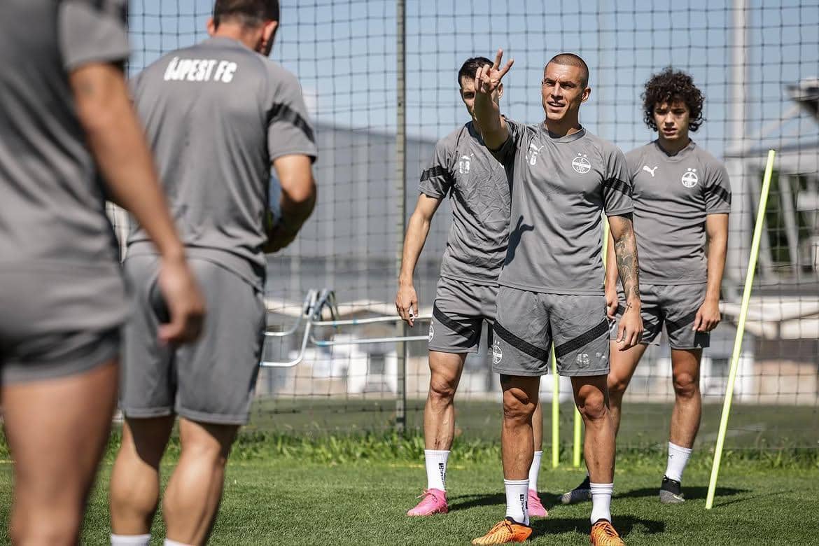 Gelandang bertahan asal Makedonia Utara, Stefan Jevtoski, saat memperkuat Ujpest FC.