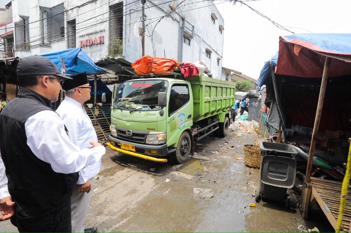 Bandung Siapkan 100 Armada Sampah Jelang Operasional Legok Nangka