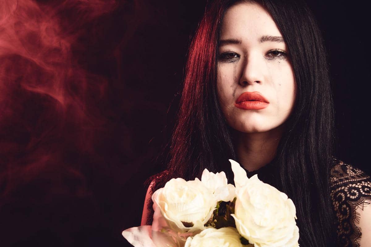 ilustrasi perempuan patah hati