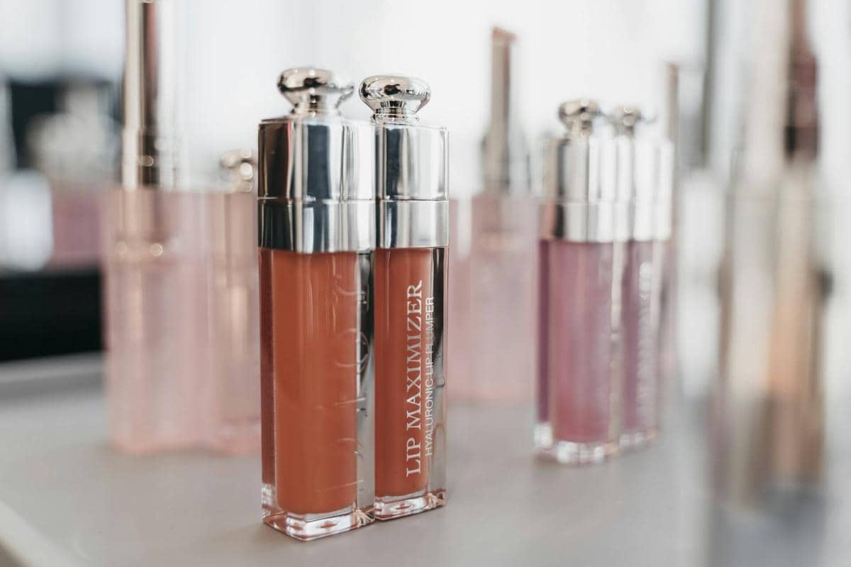 ilustrasi lipstik Dior, barang branded, makeup